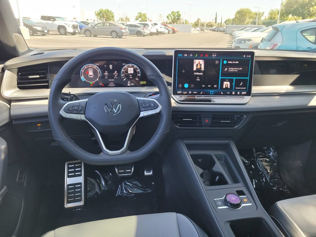 New 2026 Volkswagen Tiguan SE R-Line FWD image 18