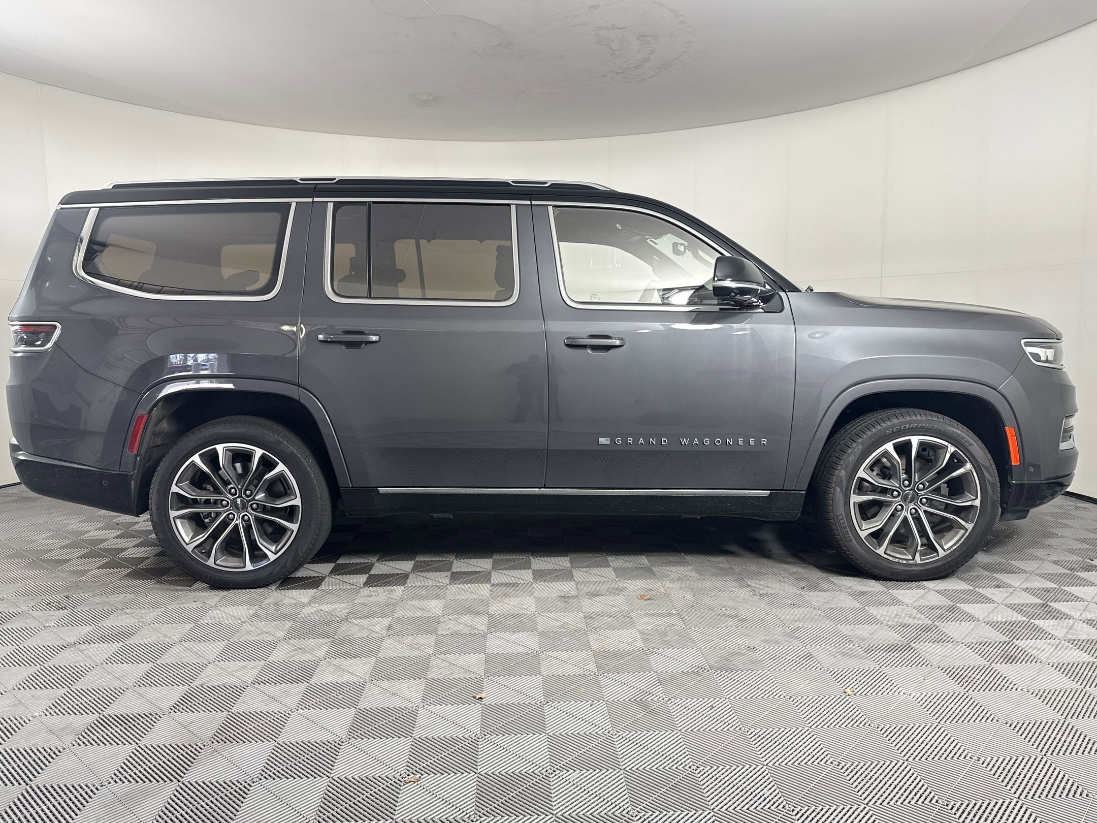 Used 2023 Jeep Grand Wagoneer Series III image 7