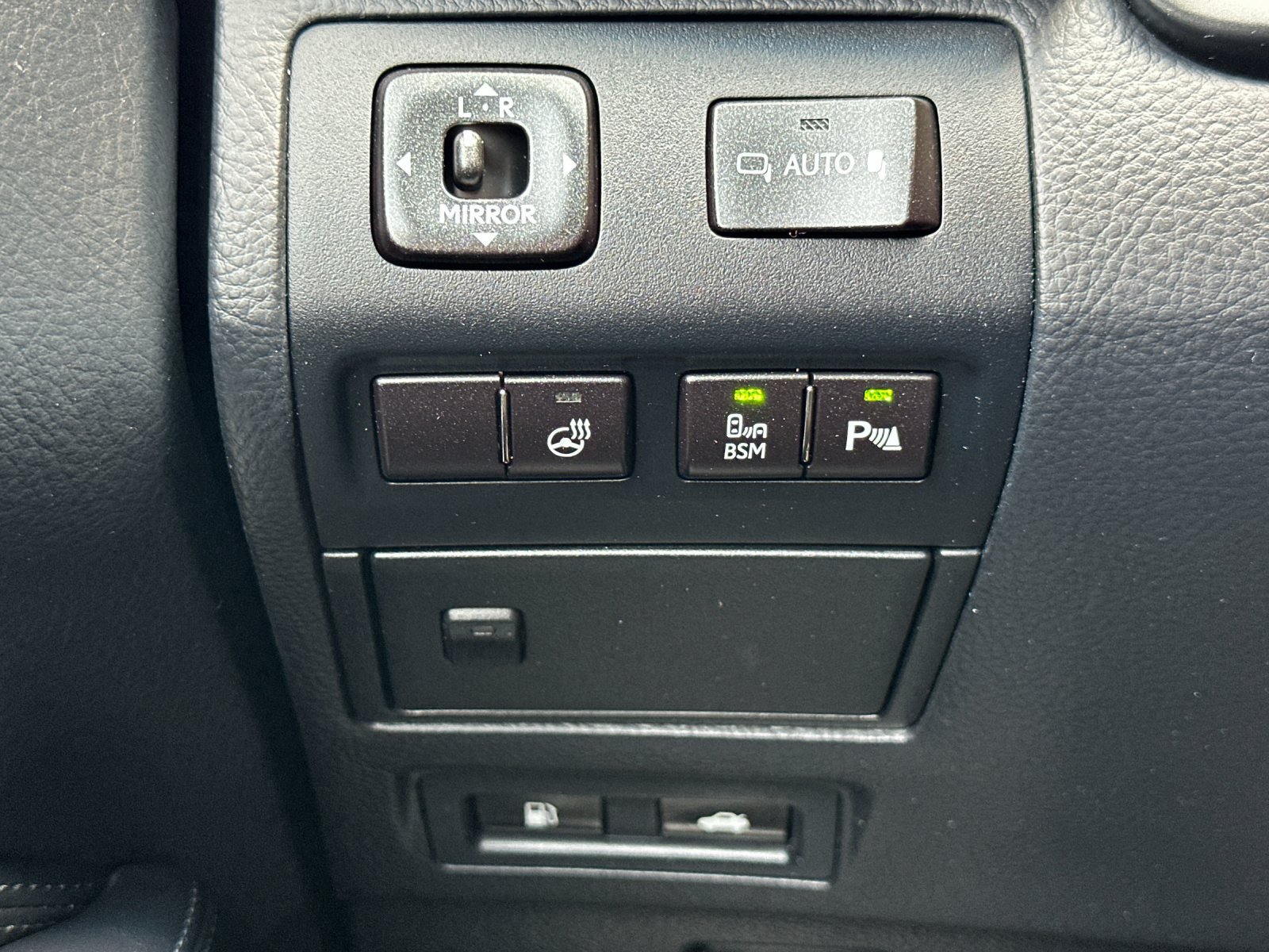 Used 2015 Lexus LS 460 w/ Comfort Package RWD image 33