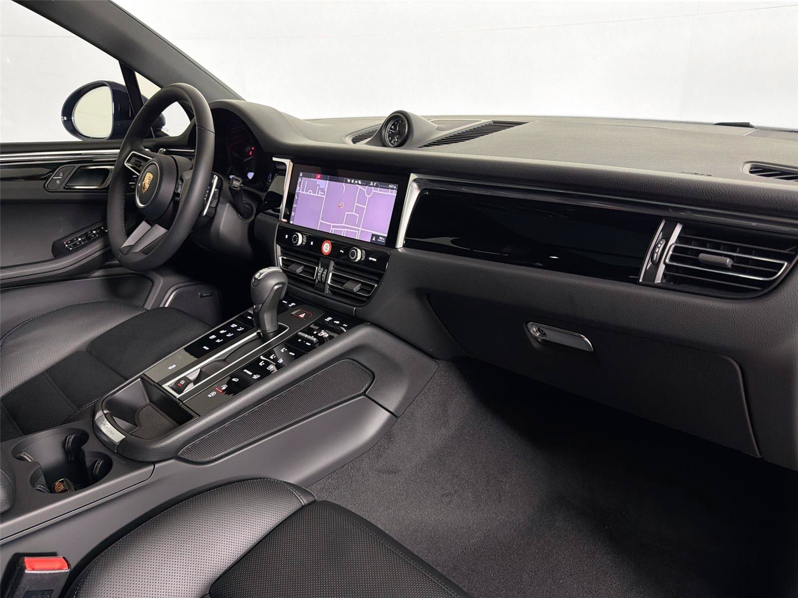 Certified 2026 Porsche Macan Turbo AWD/4WD image 29