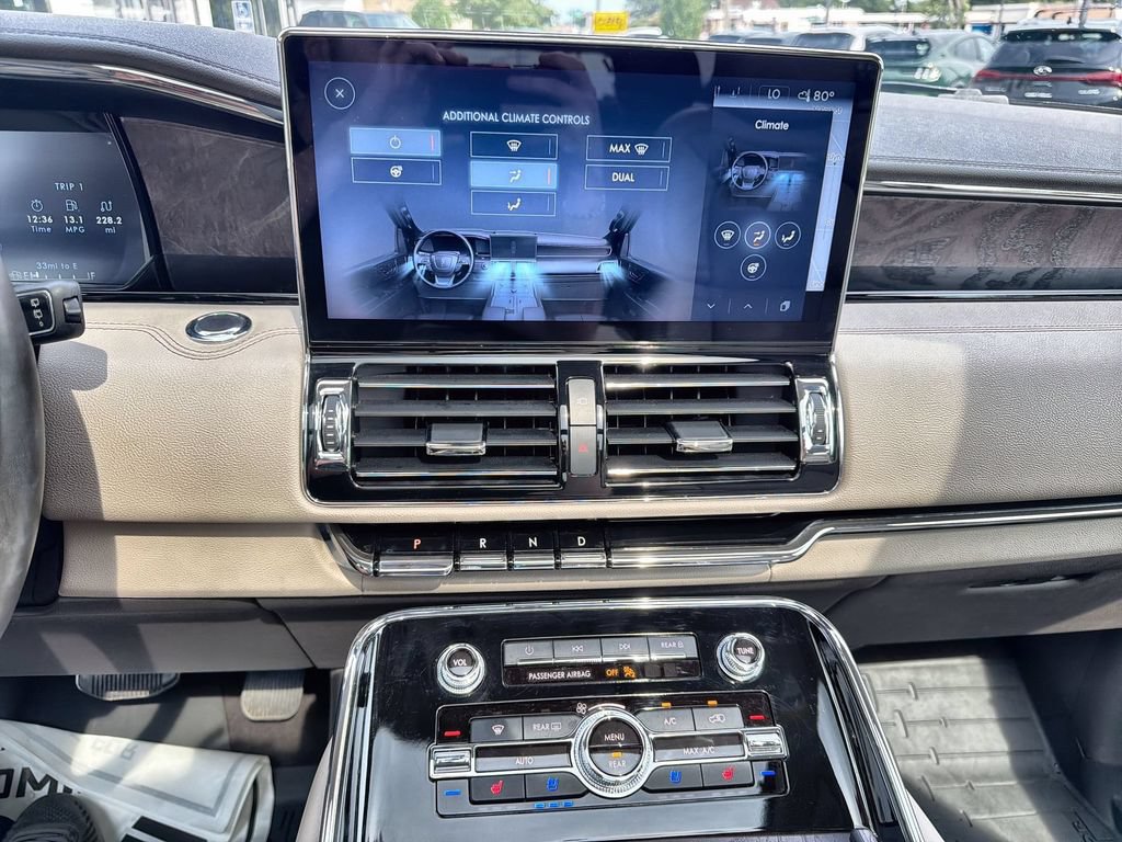 Used 2024 Lincoln Navigator Reserve AWD/4WD image 17