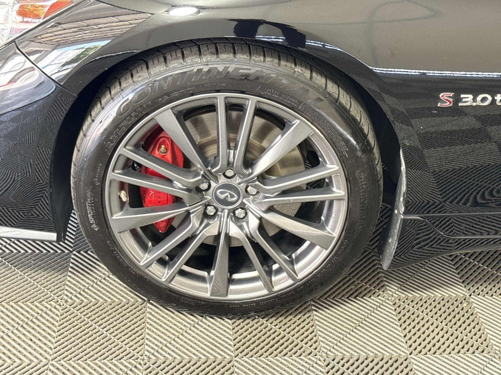 Used 2018 INFINITI Q50 Red Sport 400 w/ Sensory Package (Sport) AWD/4WD image 12