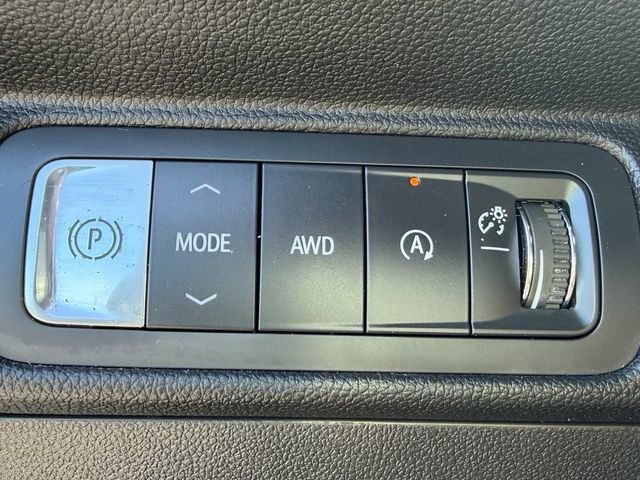 Used 2024 Chevrolet Traverse Z71 w/ Enhanced Driving Package AWD/4WD image 23