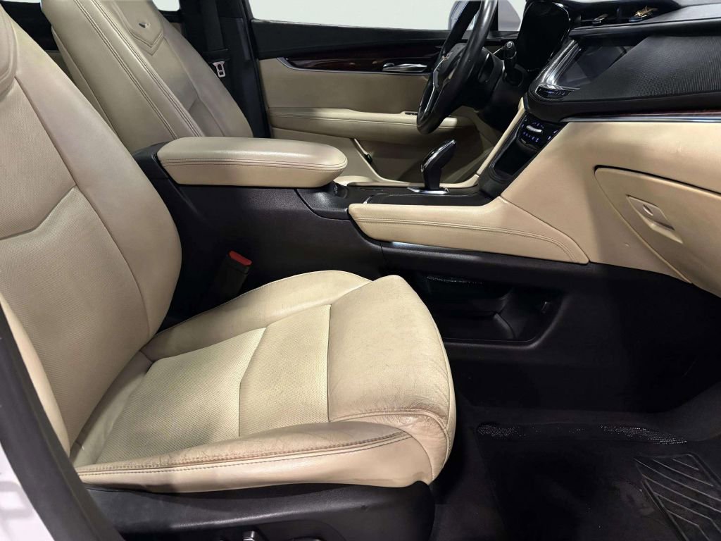 Used 2017 Cadillac XT5 Premium Luxury w/ LPO, Wheel Lock Package image 26
