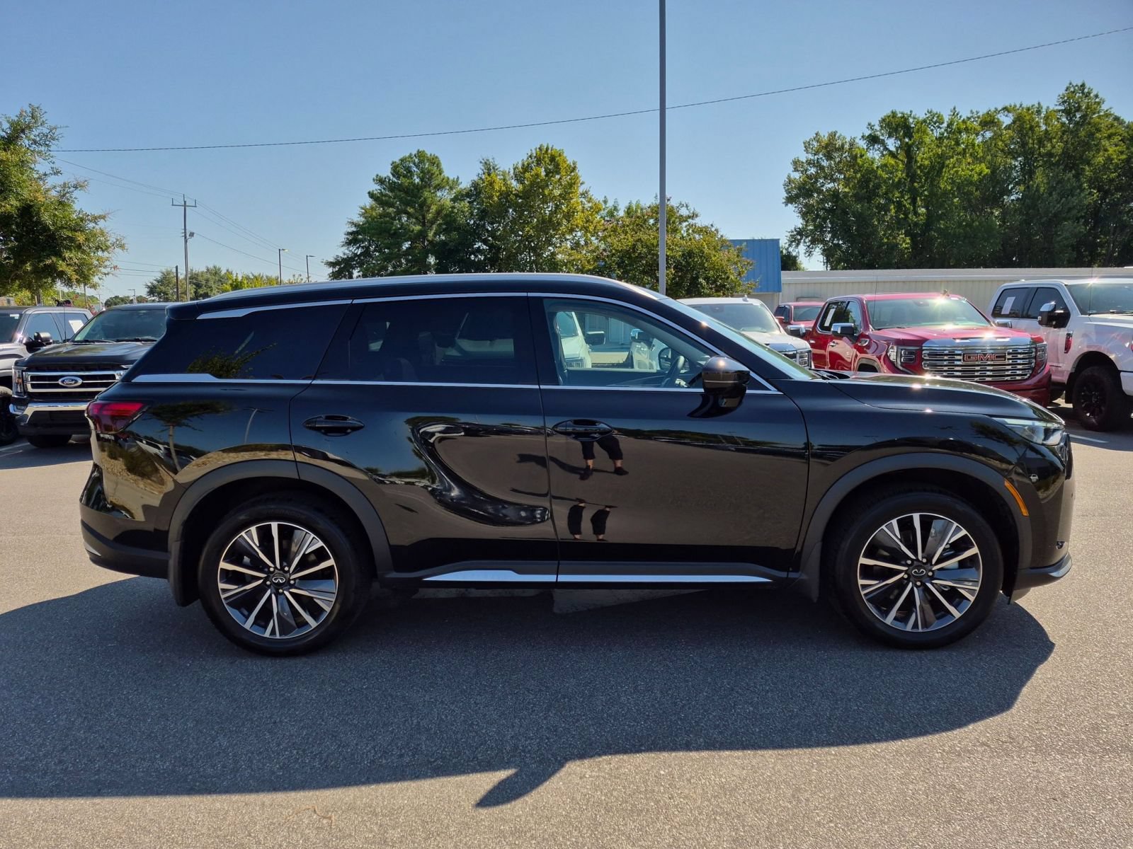 Used 2026 INFINITI QX60 Luxe w/ Cargo Package FWD image 2