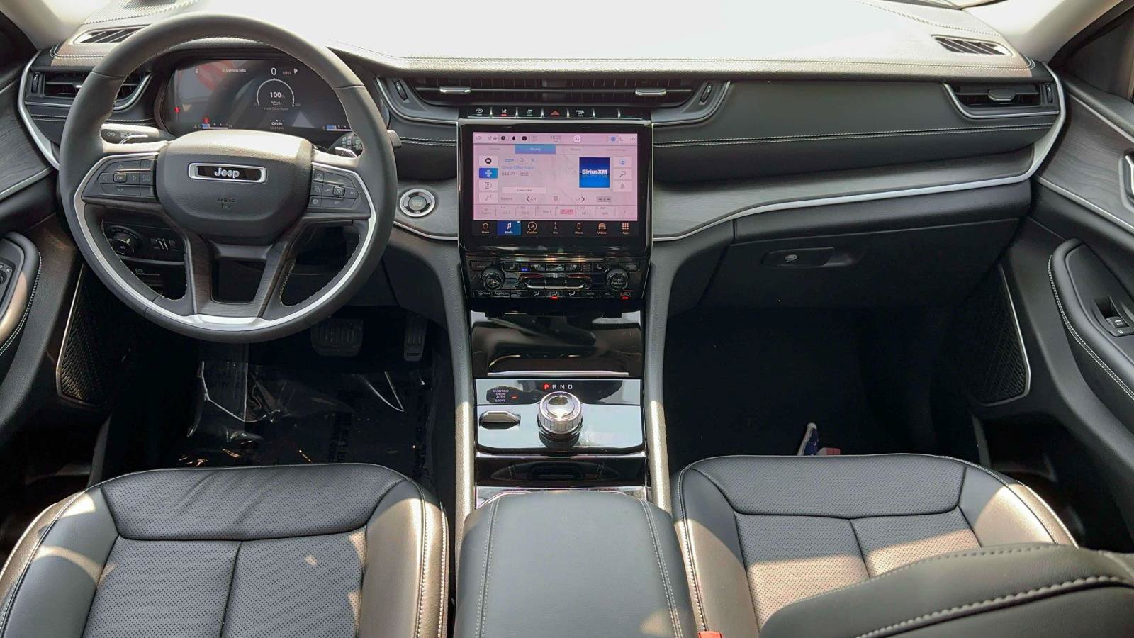 Used 2023 Jeep Grand Cherokee Limited w/ Luxury Tech Group II AWD/4WD image 11
