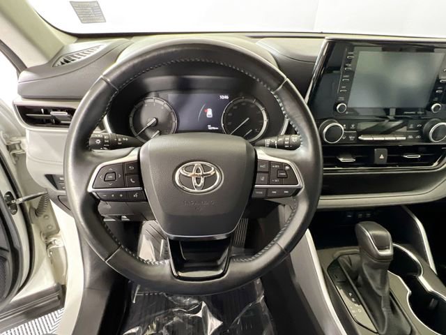 Used 2021 Toyota Highlander XLE AWD/4WD image 10