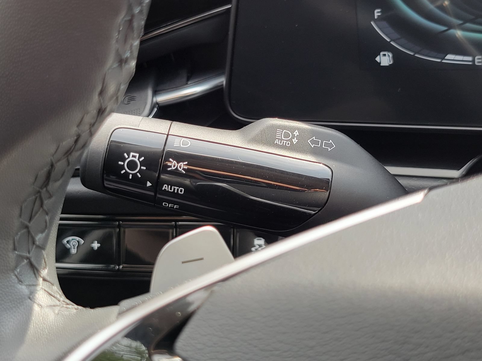 Certified 2024 Kia Niro EX FWD image 17