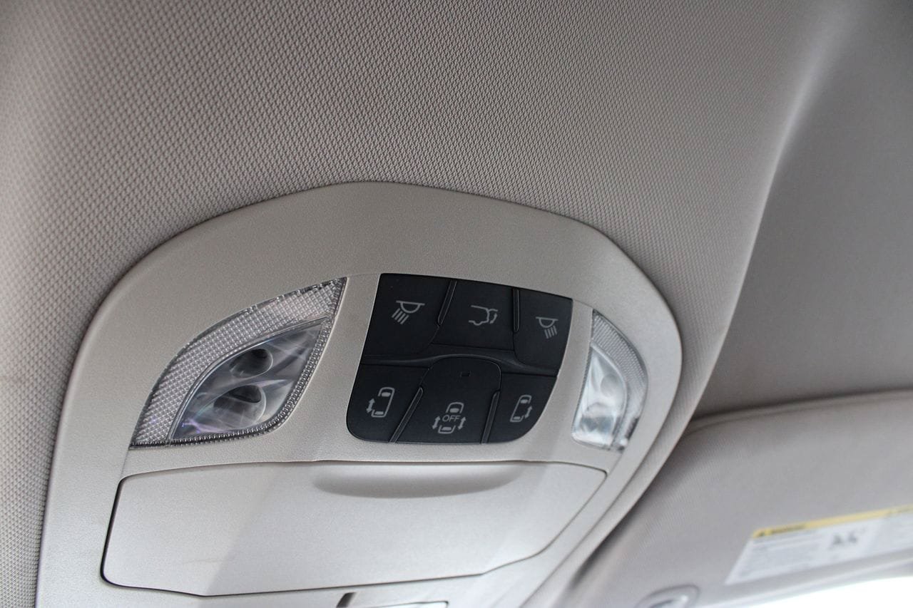 Used 2024 Chrysler Pacifica Touring-L FWD image 17