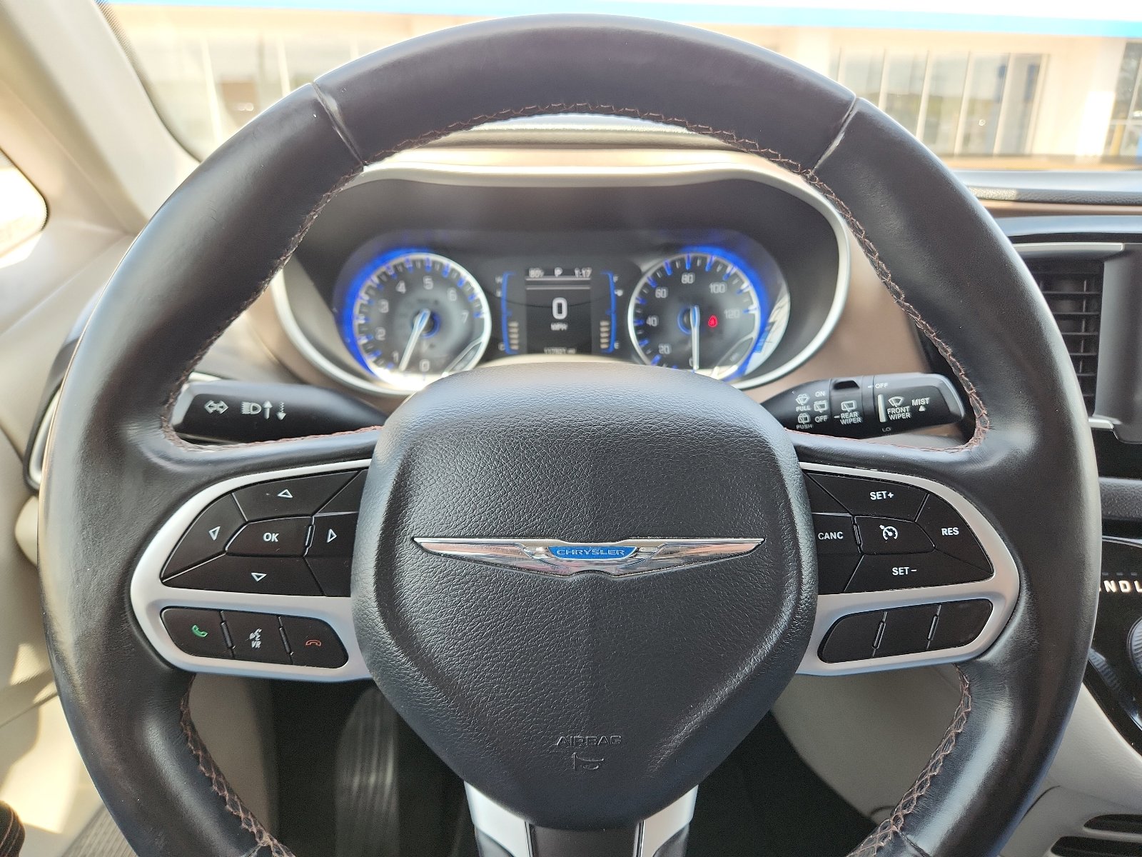 Used 2018 Chrysler Pacifica Touring-L FWD image 19