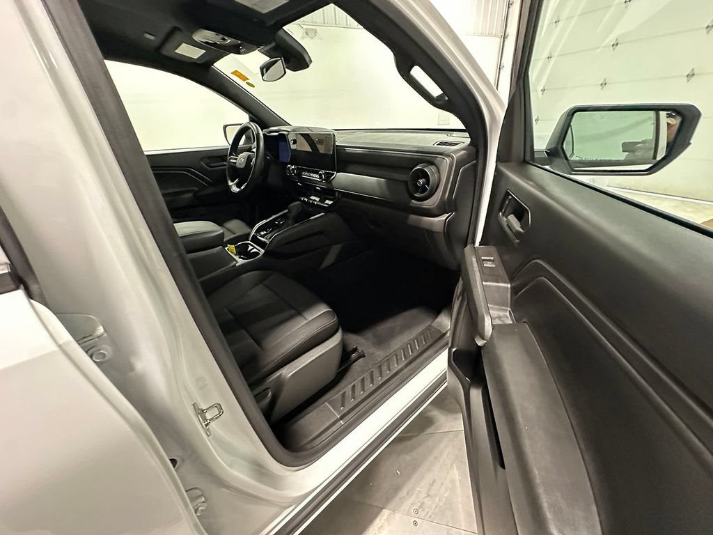 Used 2024 Chevrolet Colorado Trail Boss w/ Advanced Trailering Package AWD/4WD image 24