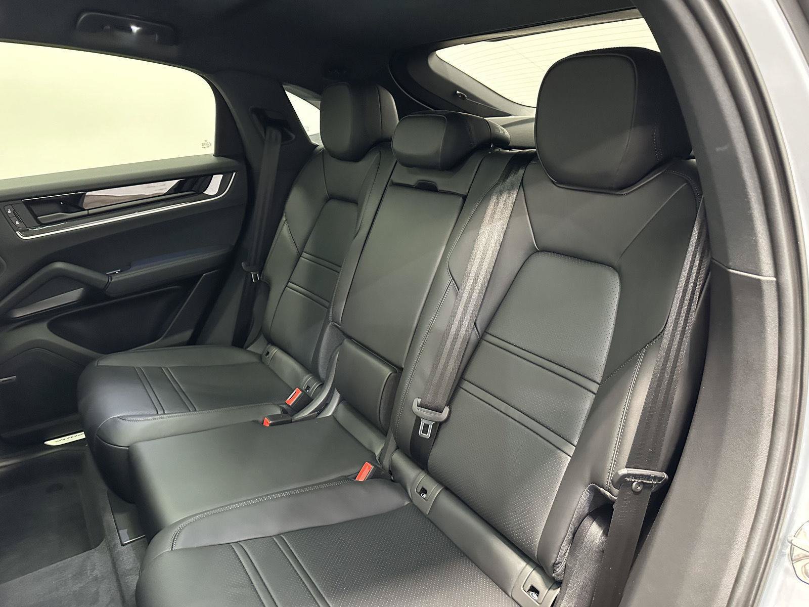 New 2026 Porsche Cayenne Coupe AWD/4WD image 36