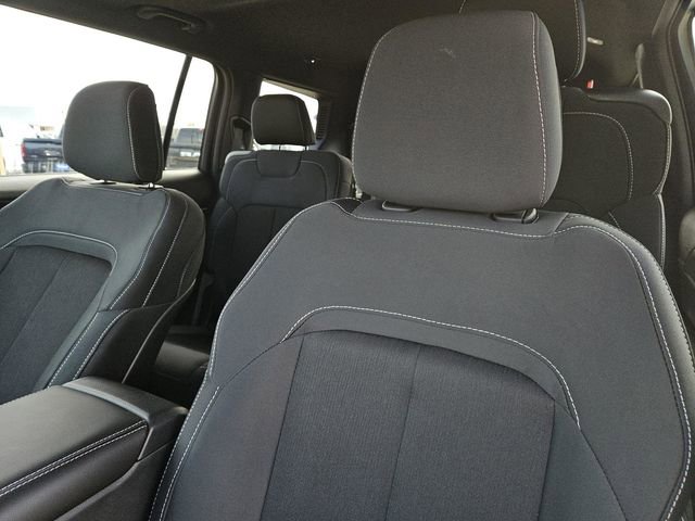 New 2025 Jeep Grand Cherokee L Laredo image 23