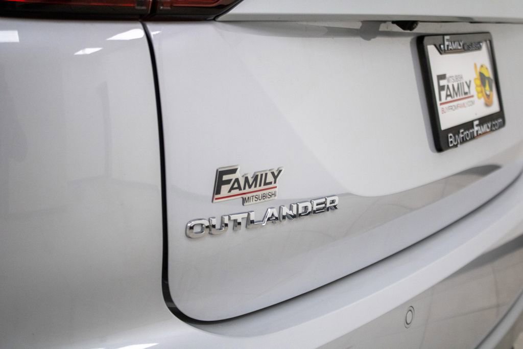 New 2023 Mitsubishi Outlander SEL image 6