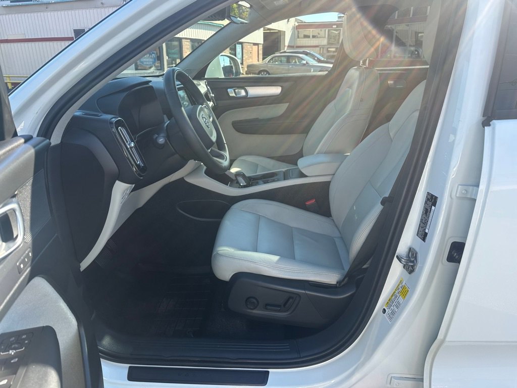 Used 2019 Volvo XC40 T5 Momentum image 13