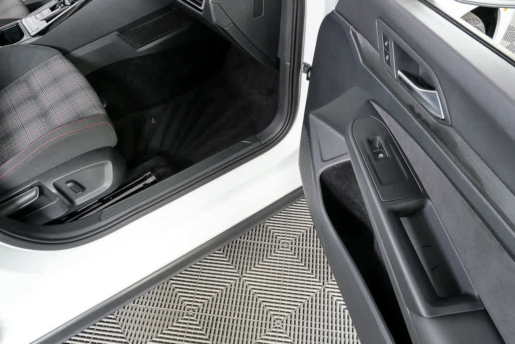 Used 2023 Volkswagen GTI SE image 27