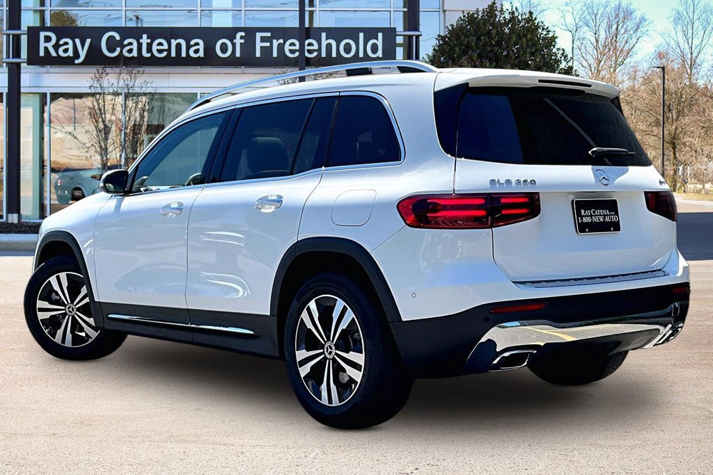 Used 2026 Mercedes-Benz GLB 250 4MATIC image 12