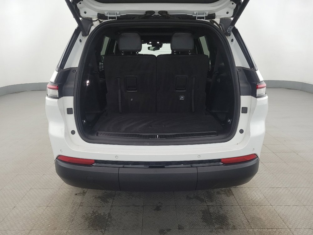 Used 2022 Jeep Grand Cherokee L Laredo image 29