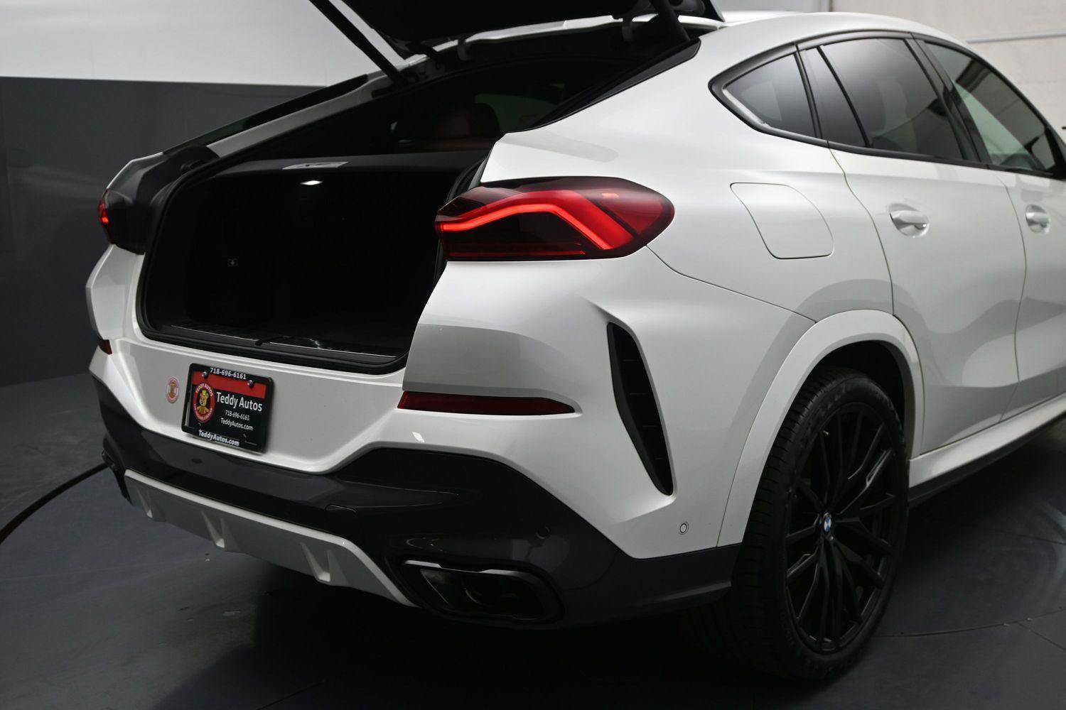 Used 2022 BMW X6 M50i w/ Executive Package AWD/4WD image 14