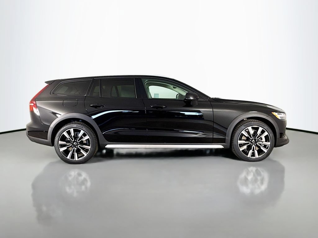New 2026 Volvo V60 B5 Cross Country Ultra w/ Climate Package AWD/4WD image 8