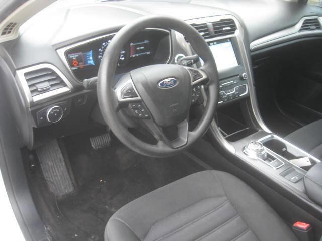 Used 2018 Ford Fusion SE w/ Fusion SE Technology Package image 15