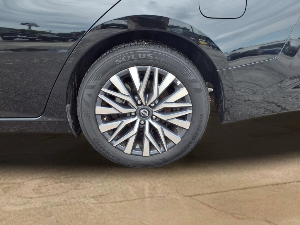 Used 2025 Nissan Altima 2.5 SV FWD image 25