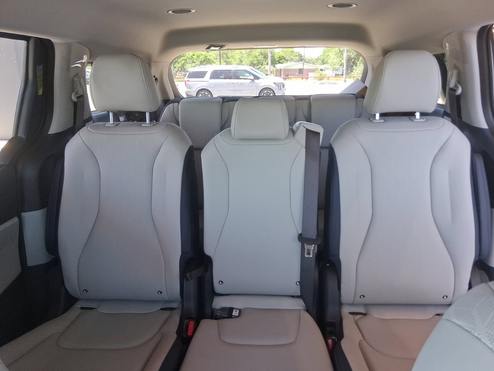 New 2026 Kia Carnival EX FWD image 22
