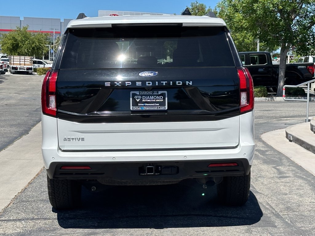 Used 2025 Ford Expedition Active RWD image 6