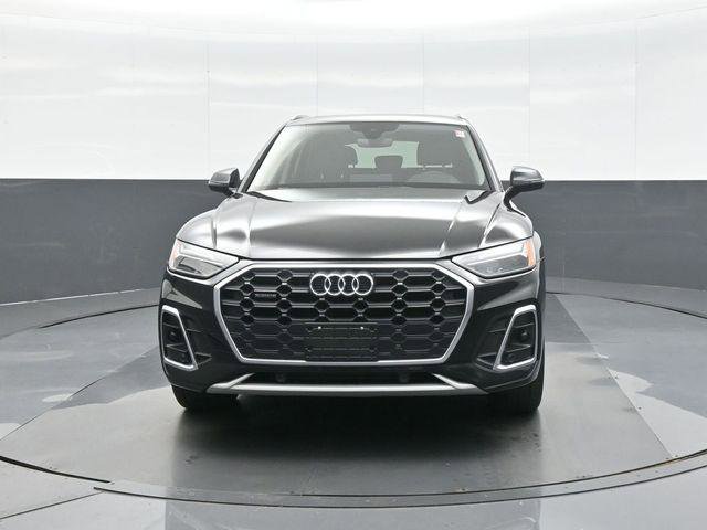 Used 2022 Audi Q5 2.0T Premium w/ Convenience Package AWD/4WD image 2