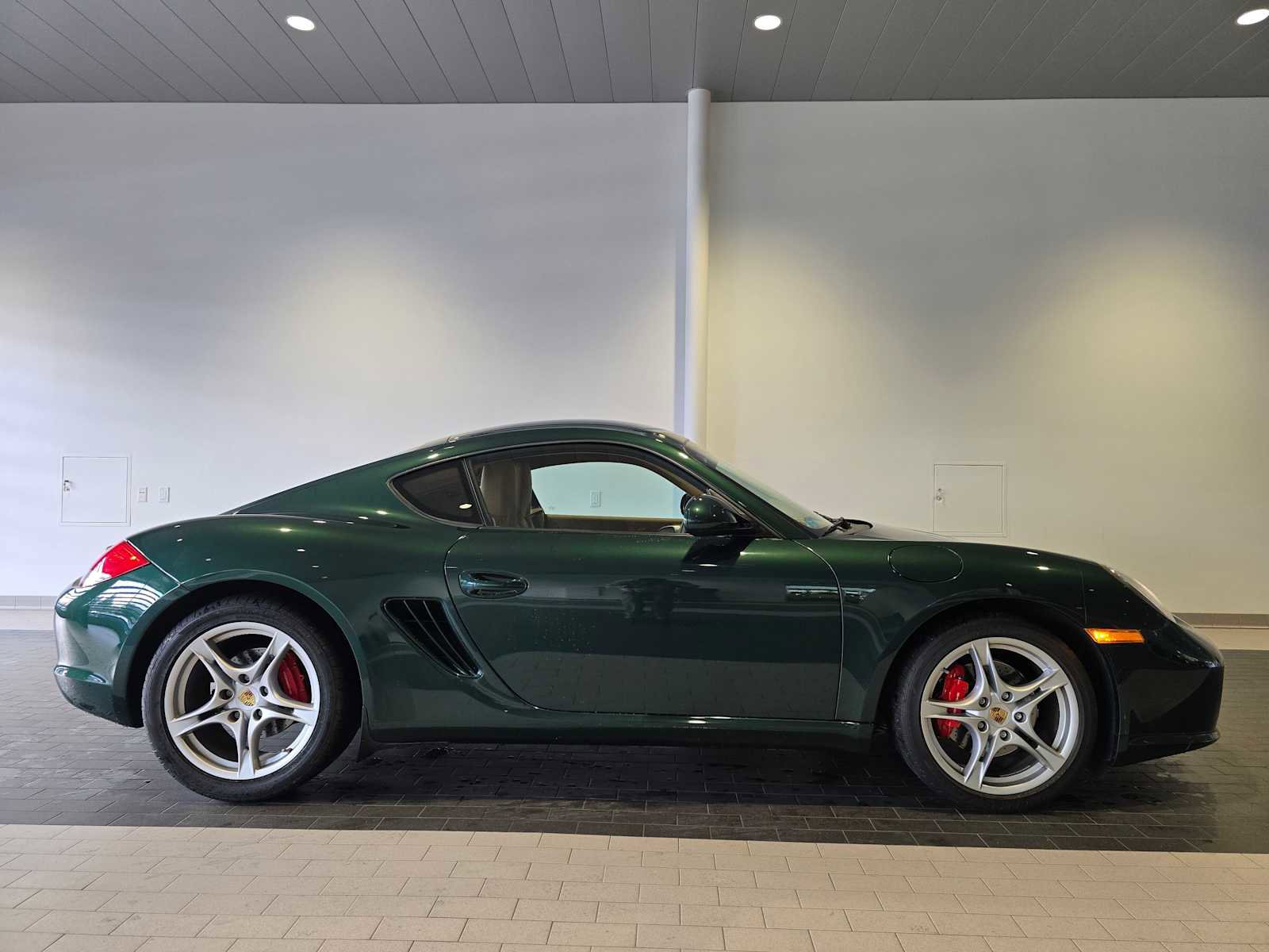 Used 2010 Porsche Cayman S image 9