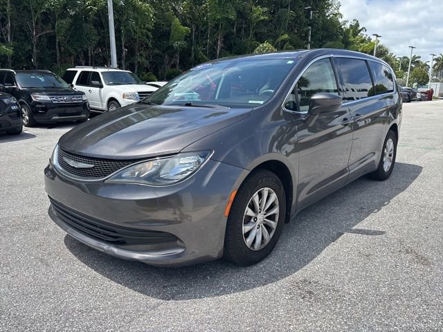 Used 2017 Chrysler Pacifica Touring w/ Tire & Wheel Group FWD image 5