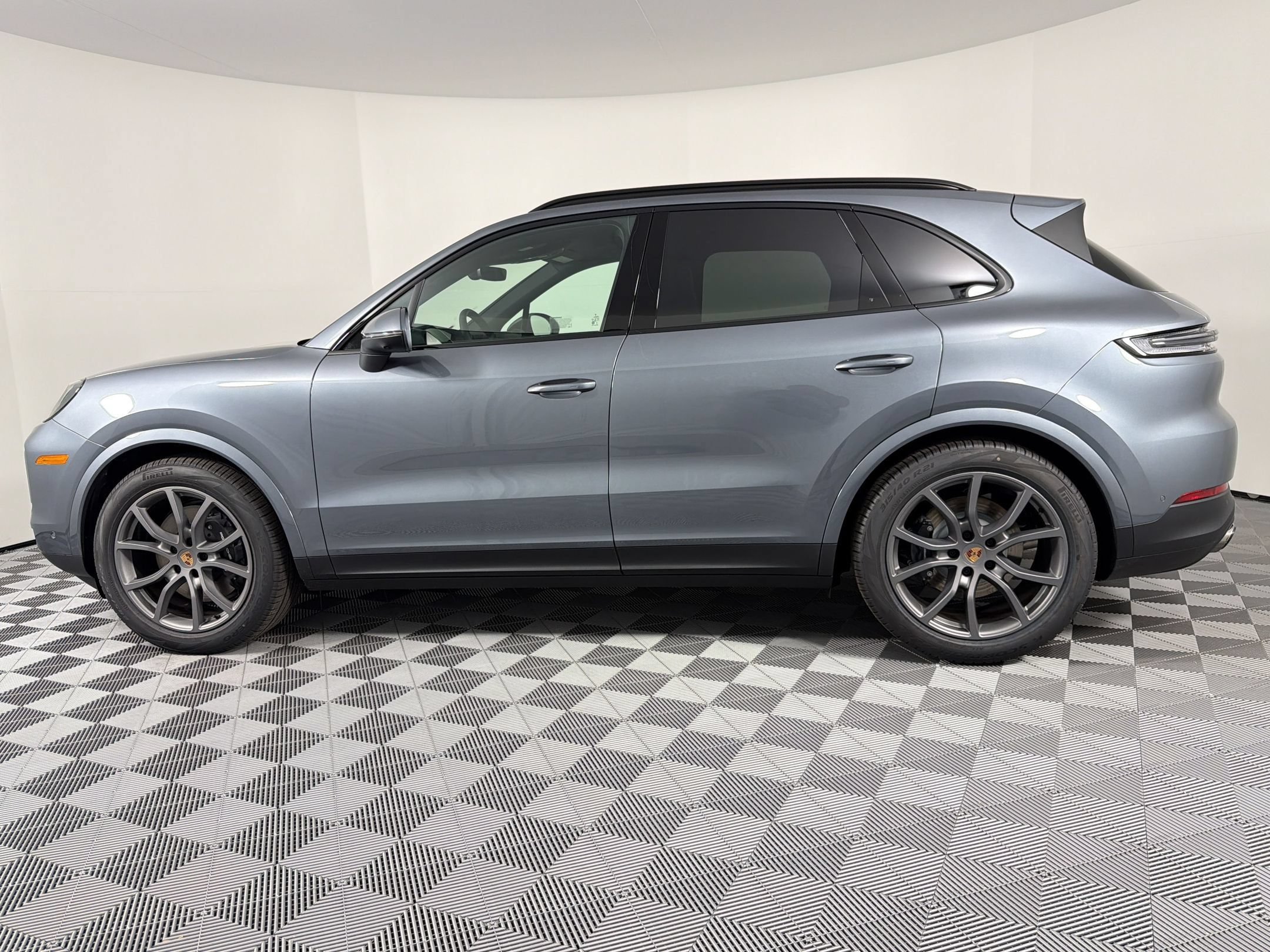 Certified 2026 Porsche Cayenne AWD/4WD image 2