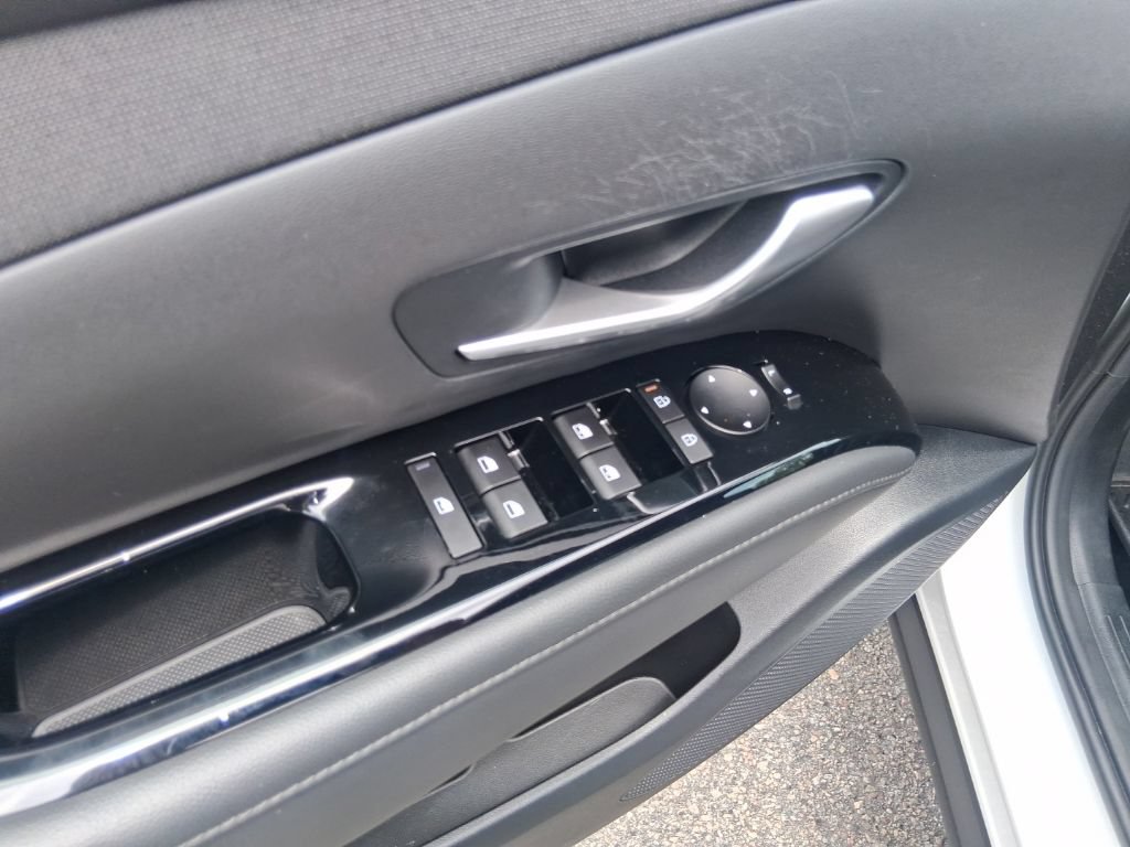 Used 2025 Hyundai Santa Cruz SEL FWD image 10