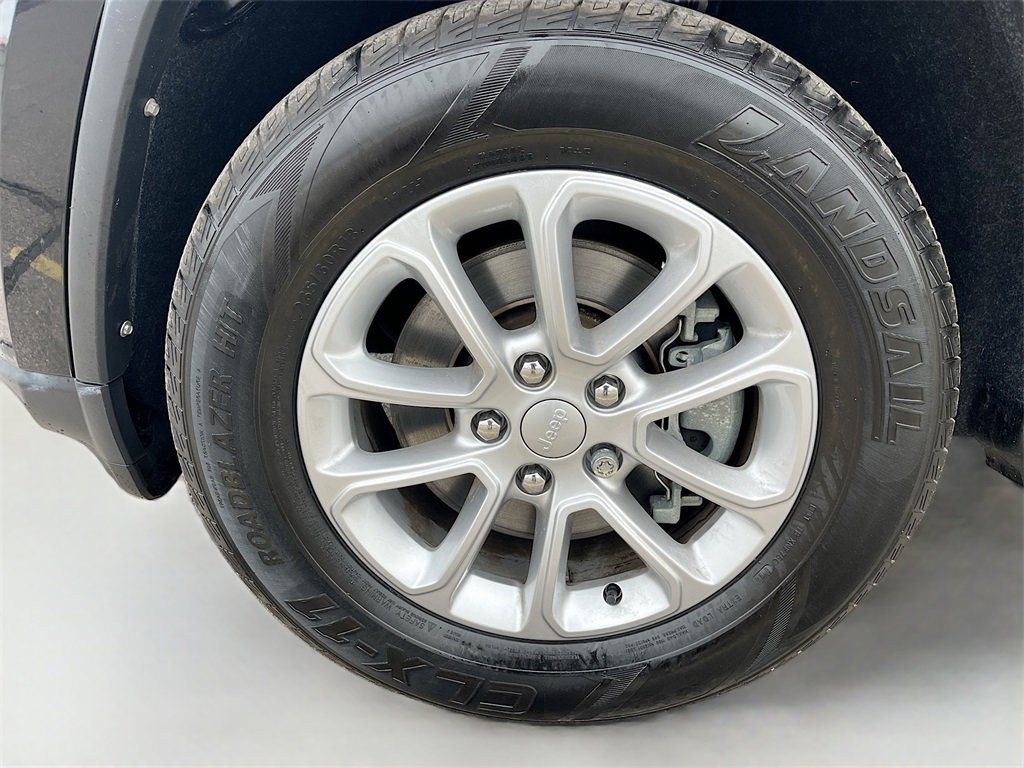 Used 2021 Jeep Grand Cherokee Laredo image 29