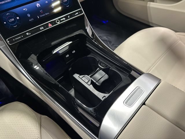 Used 2025 Mercedes-Benz C 300 4MATIC Sedan image 25