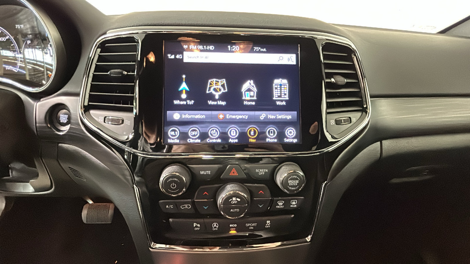 Used 2020 Jeep Grand Cherokee Altitude AWD/4WD image 28