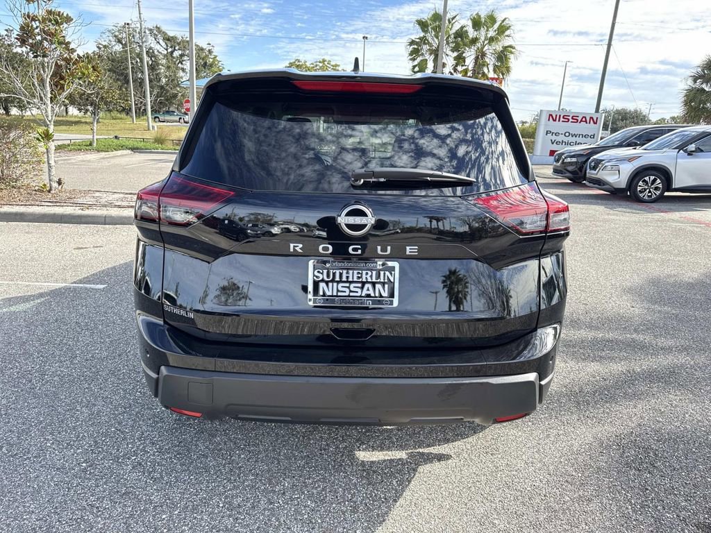 Used 2025 Nissan Rogue S image 5