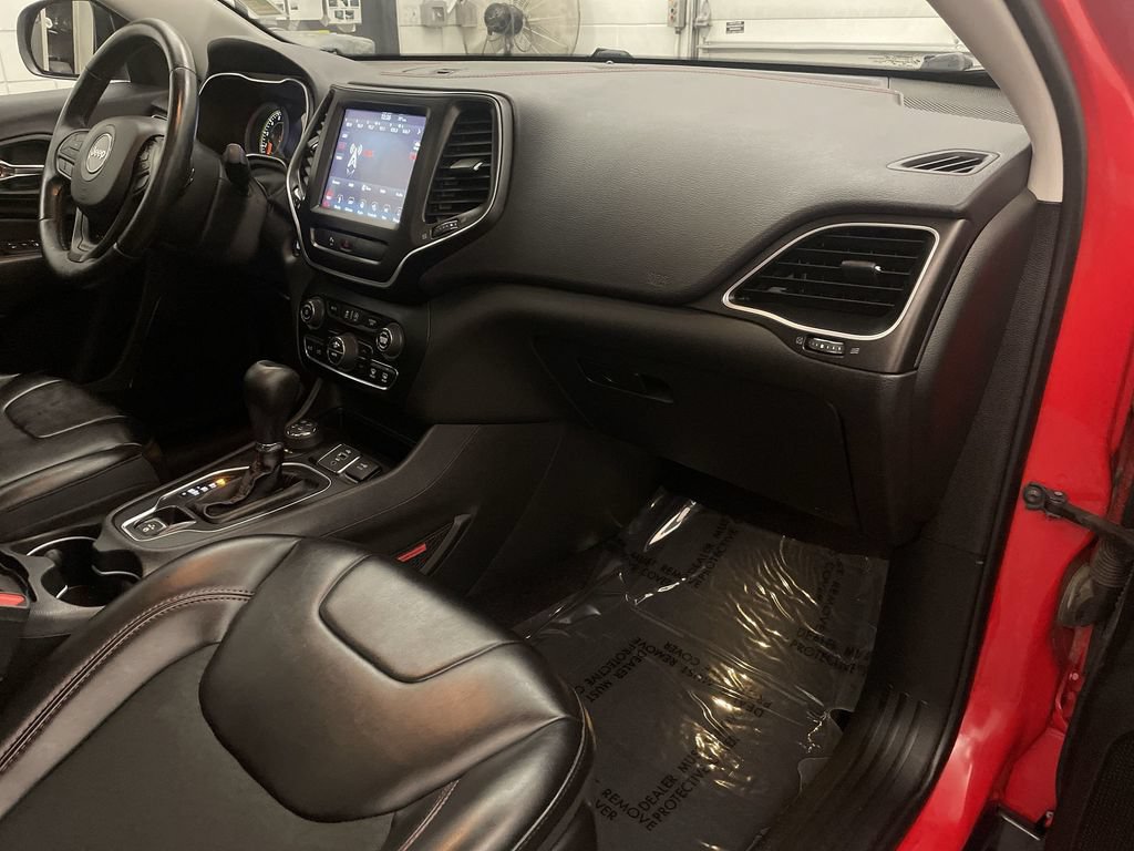 Used 2019 Jeep Cherokee Trailhawk w/ Comfort & Convenience Group AWD/4WD image 23
