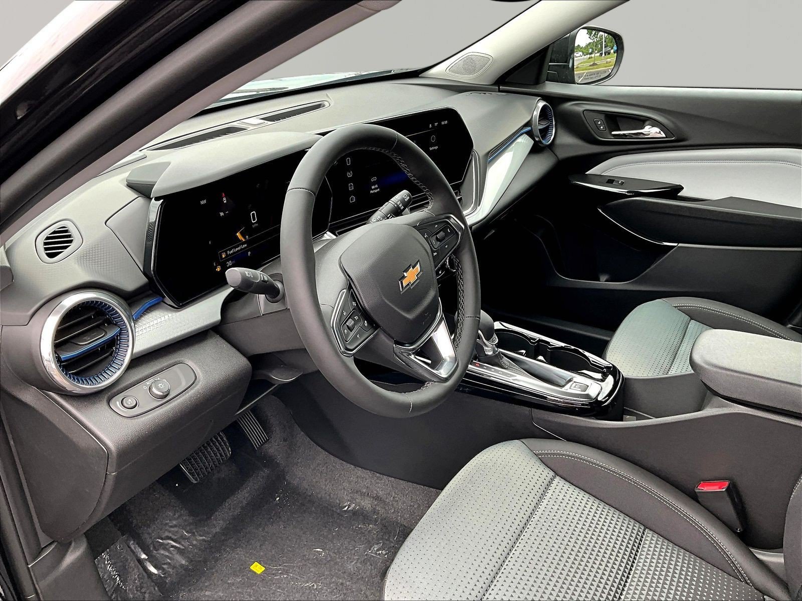 New 2026 Chevrolet Trax LT w/ LT Convenience Package FWD image 16