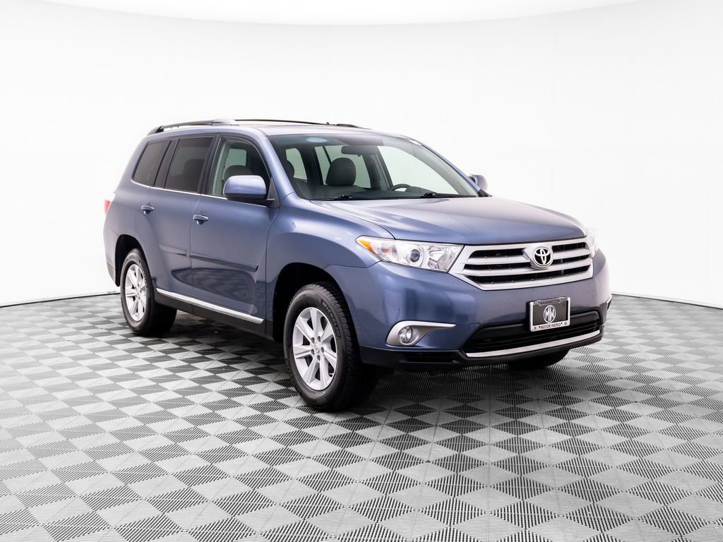 Used 2012 Toyota Highlander FWD w/ Tech Pkg image 9