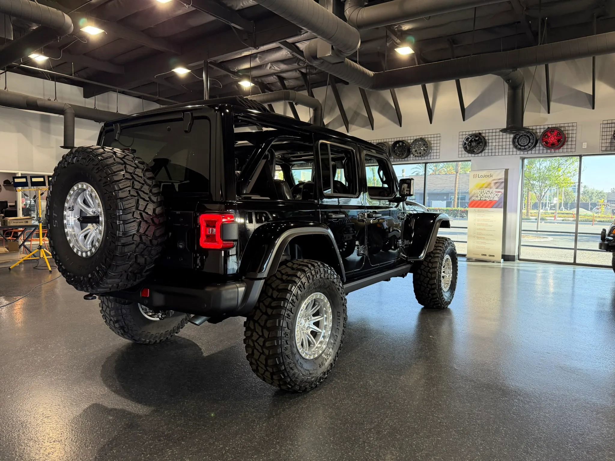 Used 2024 Jeep Wrangler Unlimited Rubicon image 40