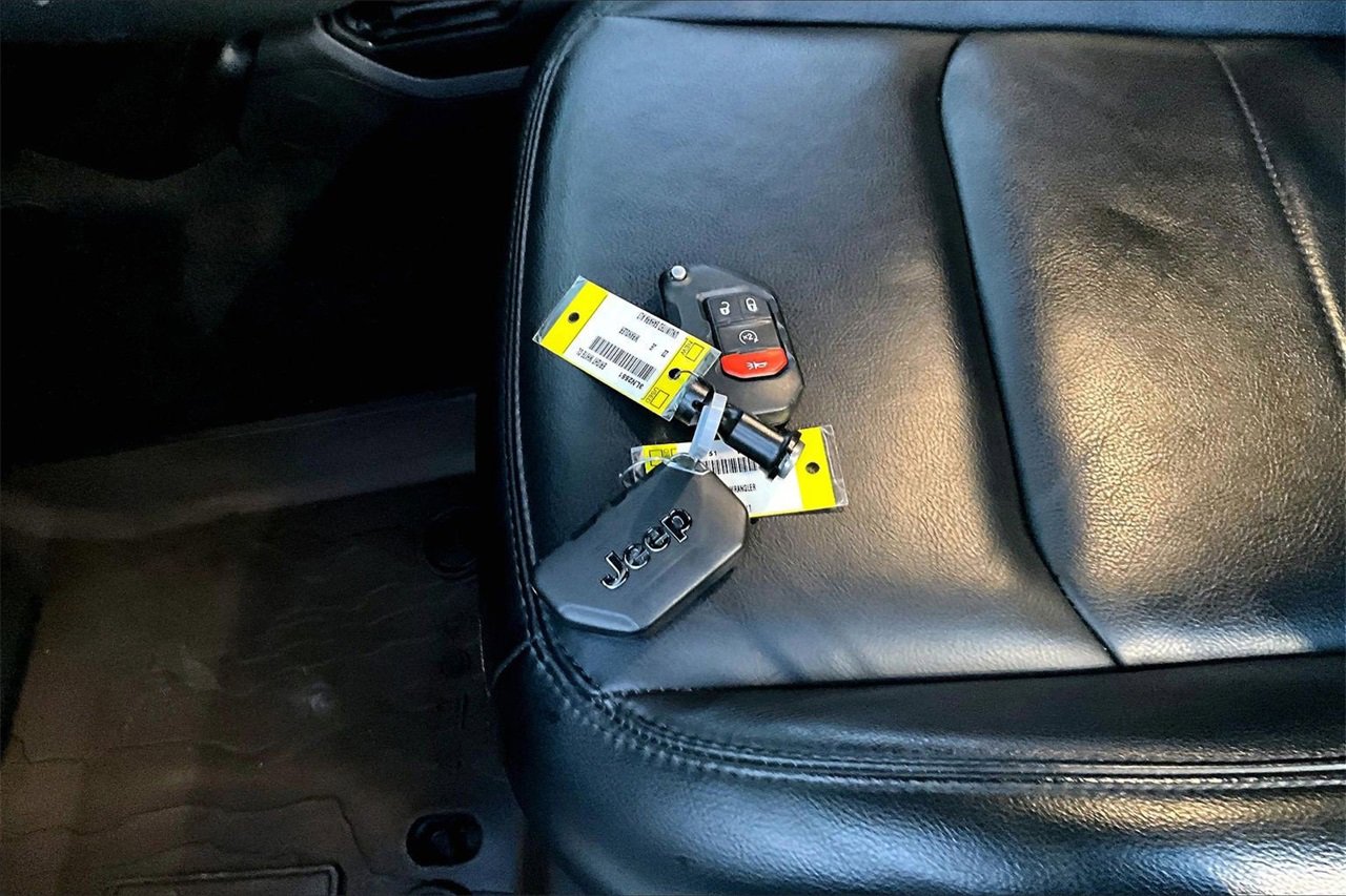 Certified 2022 Jeep Wrangler Unlimited Sahara image 30