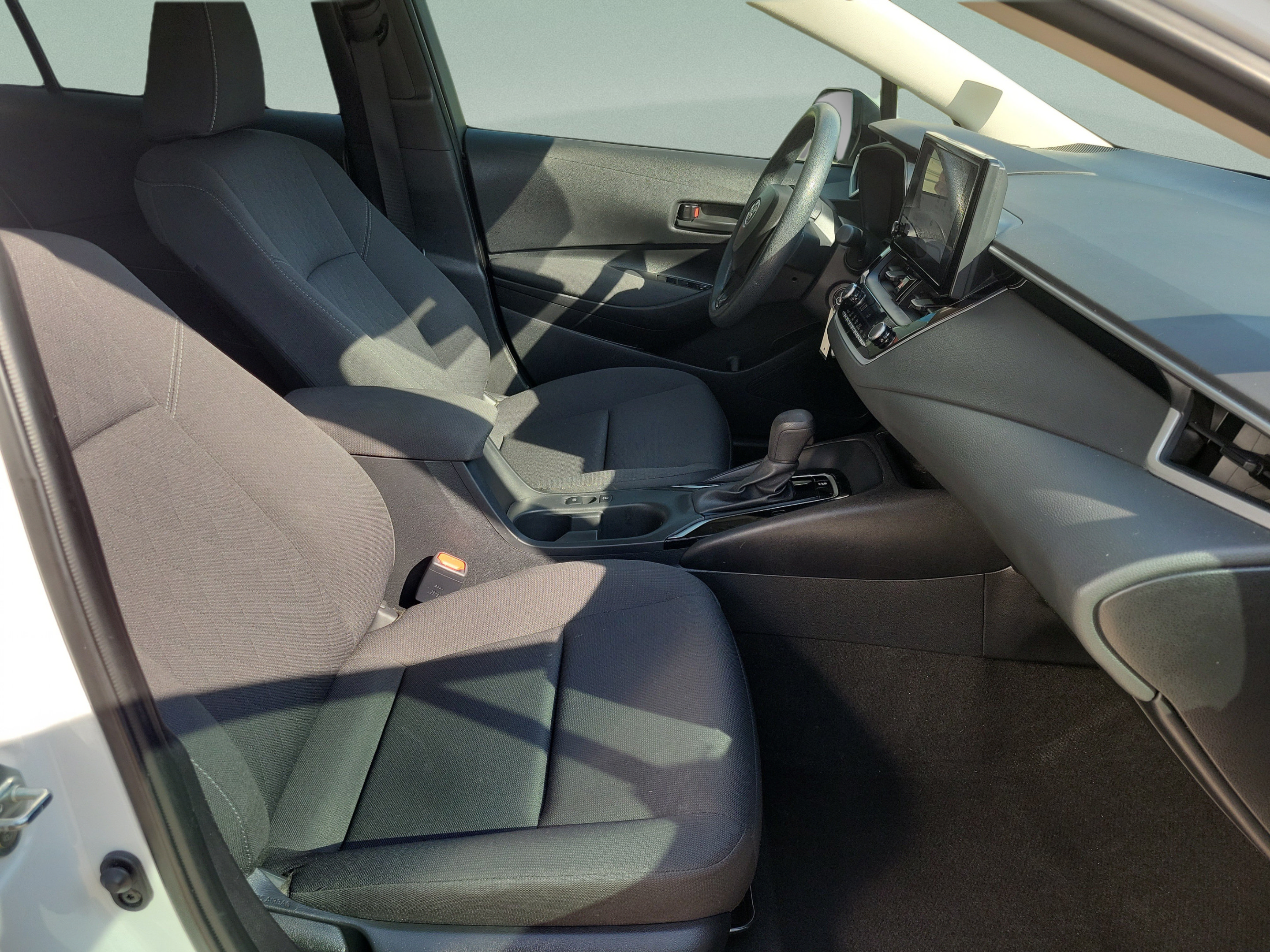 Used 2024 Toyota Corolla LE FWD image 37