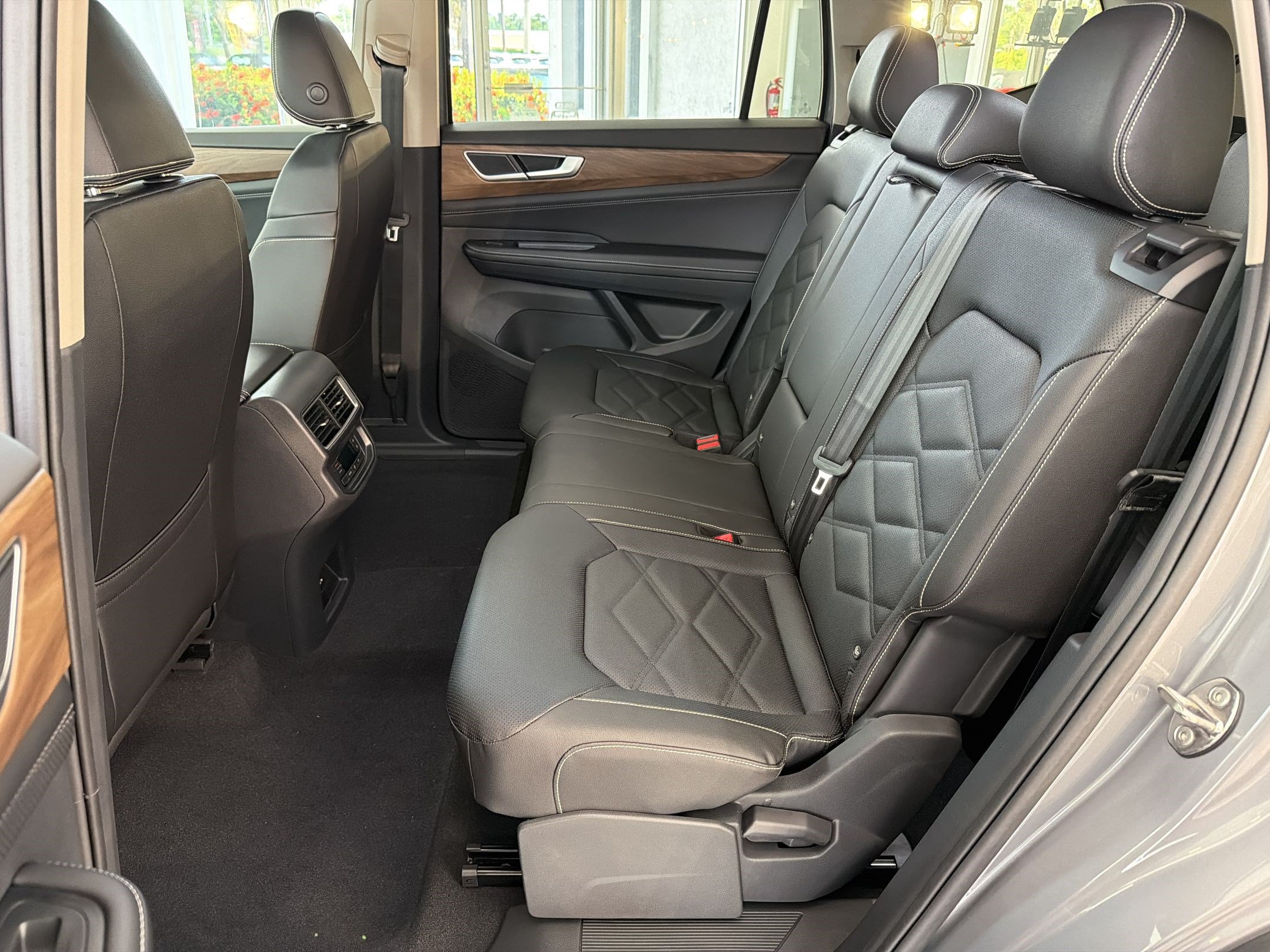 New 2026 Volkswagen Atlas SE FWD image 23