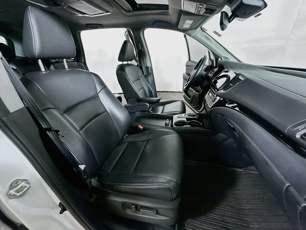 Used 2021 Honda Pilot Touring image 12