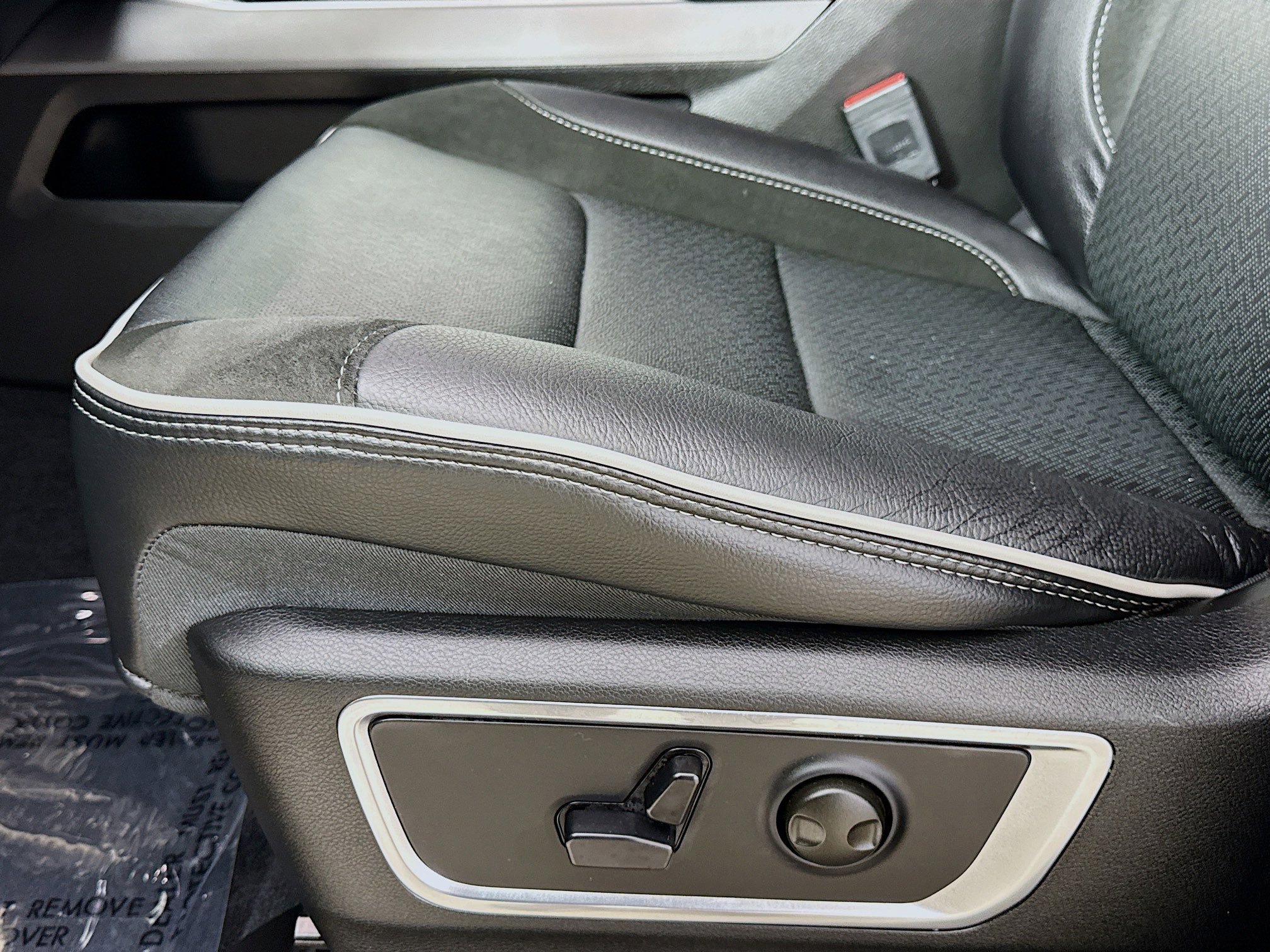 Used 2026 RAM 1500 Laramie w/ Sport Appearance Package image 20