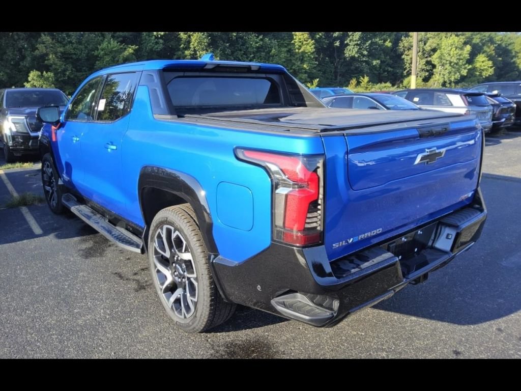 Used 2025 Chevrolet Silverado EV RST AWD/4WD image 3