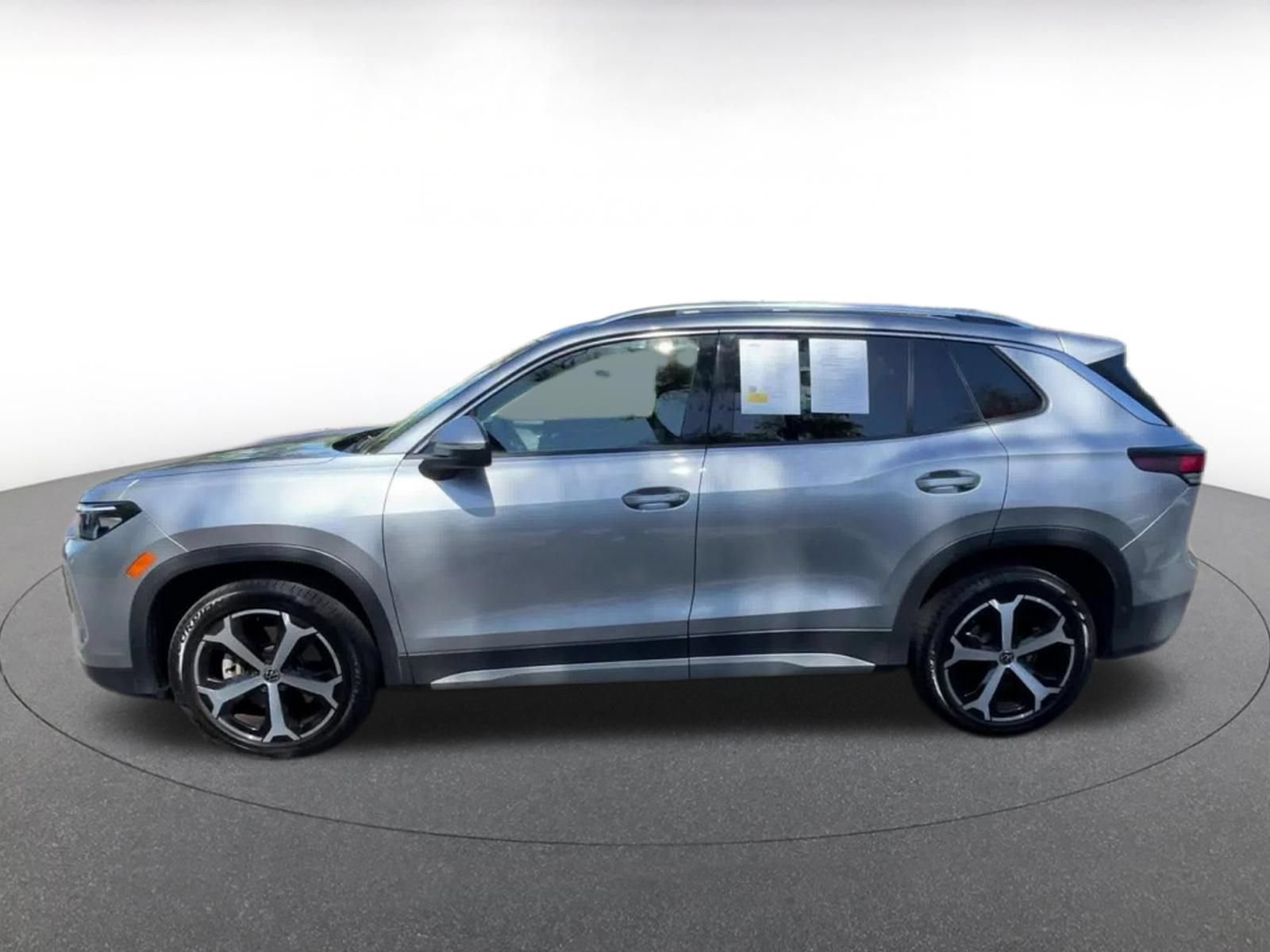 Used 2026 Volkswagen Tiguan SE AWD/4WD image 8