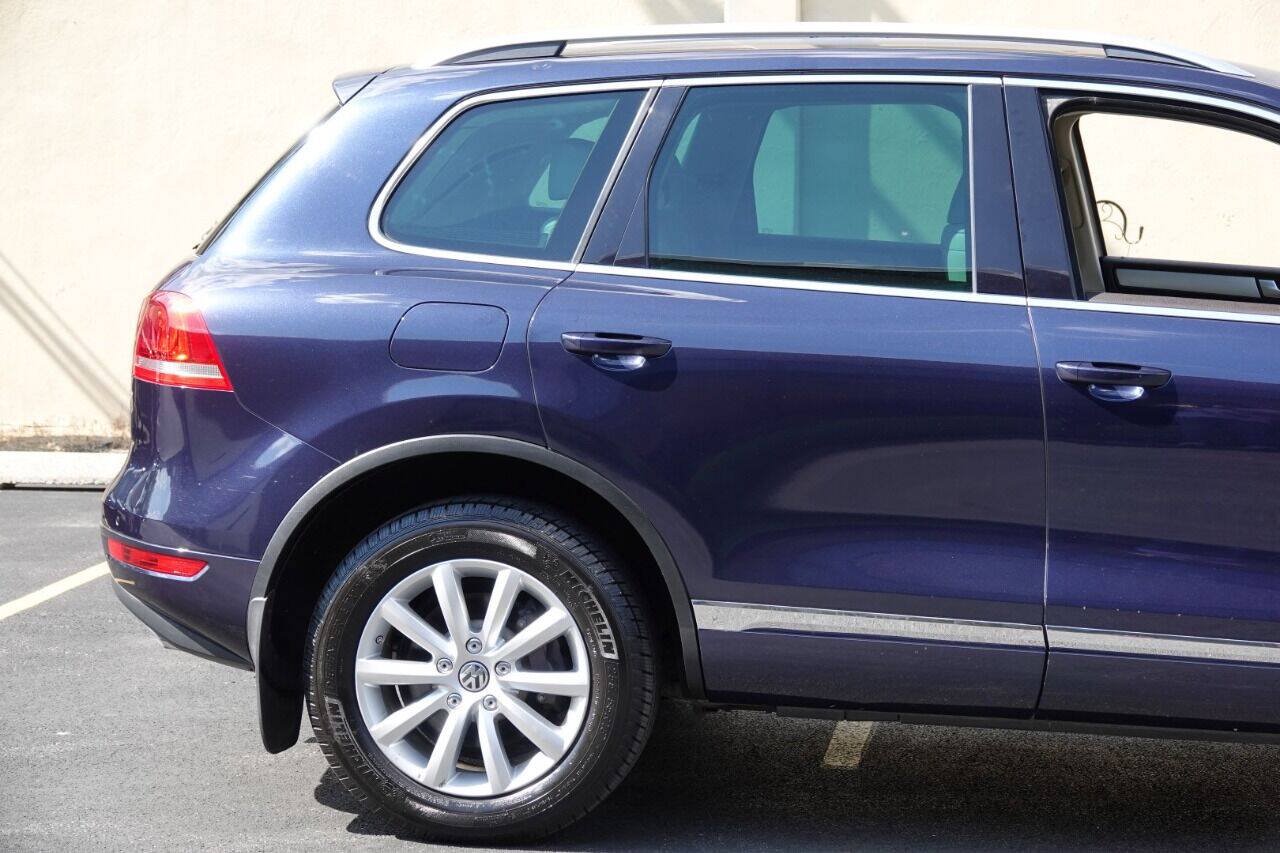 Used 2012 Volkswagen Touareg Sport AWD/4WD image 16