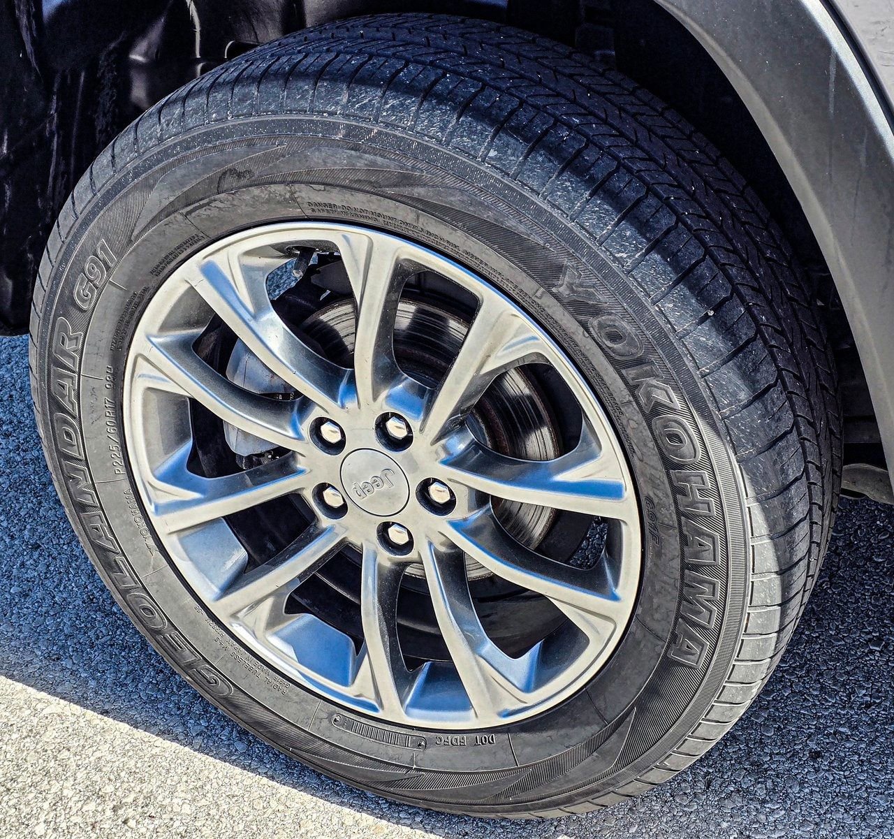 Used 2019 Jeep Cherokee Latitude Plus image 9